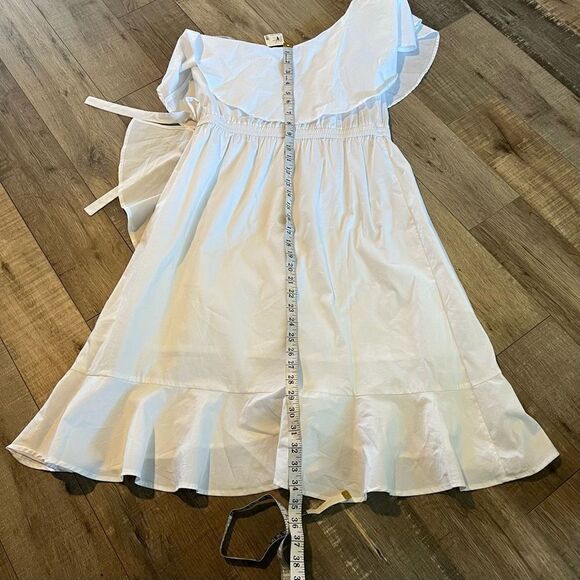 Saks Fifth Avenue Dress, white. Size m - Picture 3 of 7